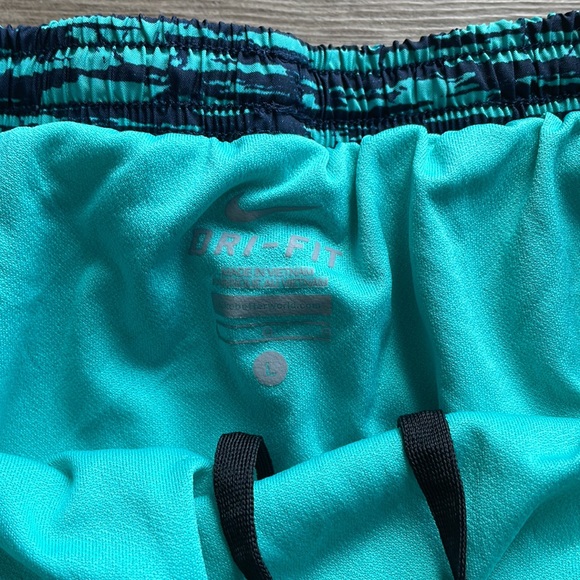 Nike running shorts last chance! make any offer & i will accept - Picture 2 of 3